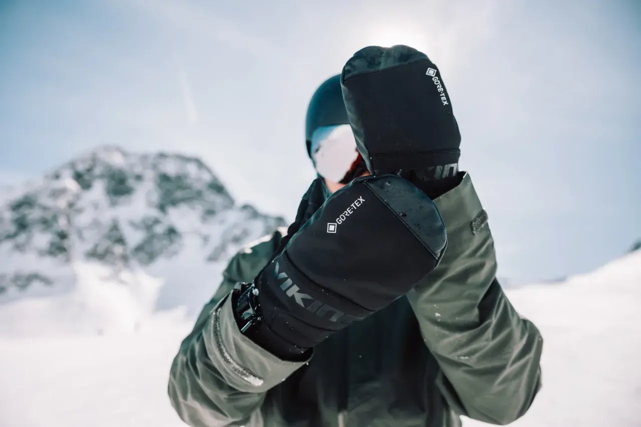 Męskie rękawice narciarskie Viking z membraną Gore-Tex, gotowe na zimowe wyzwania.
